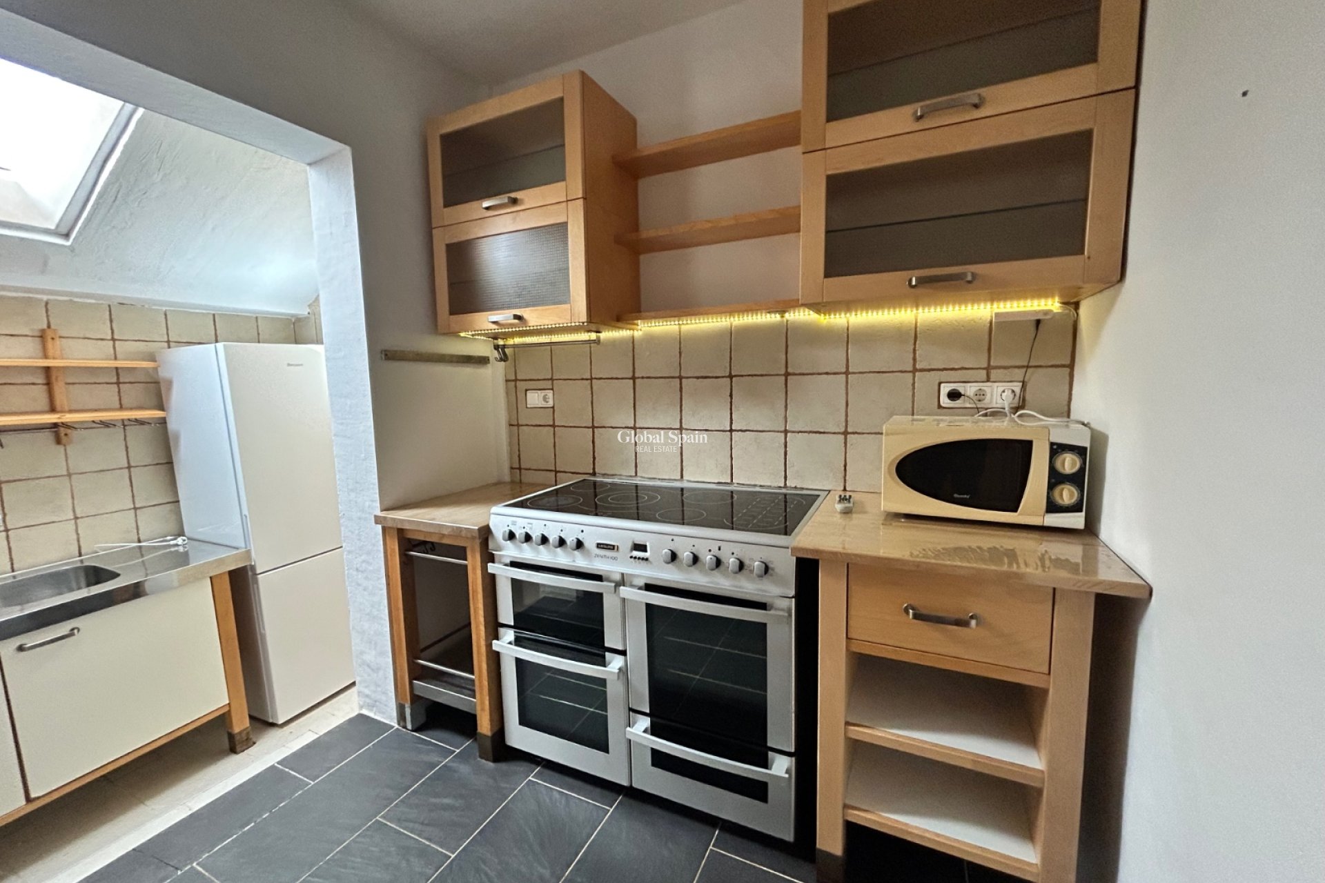 Resale - HOUSE -
EL CHAPARRAL - Inland