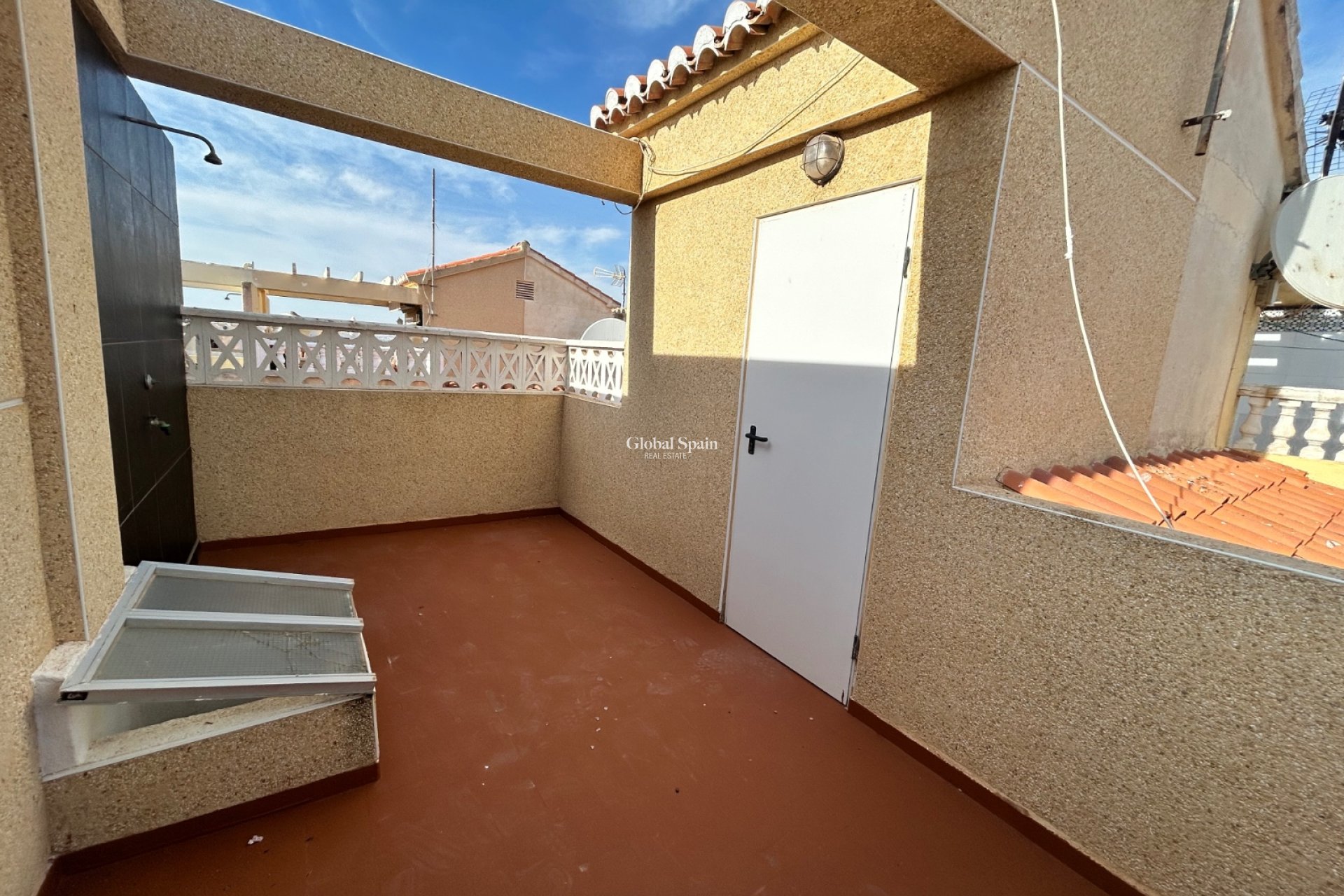 Resale - HOUSE -
EL CHAPARRAL - Inland