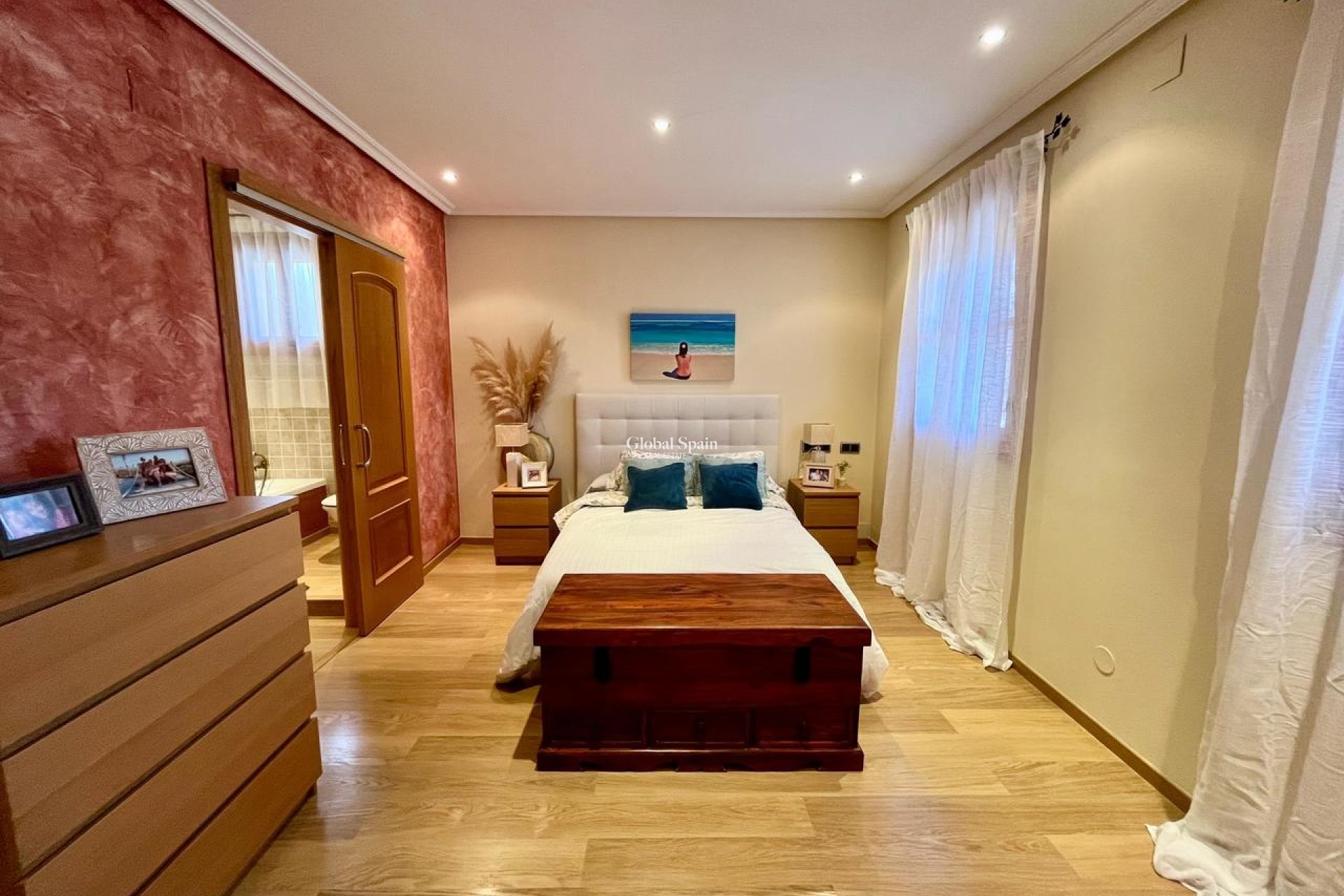 Resale - HOUSE -
EL ESPARRAGAL - Inland