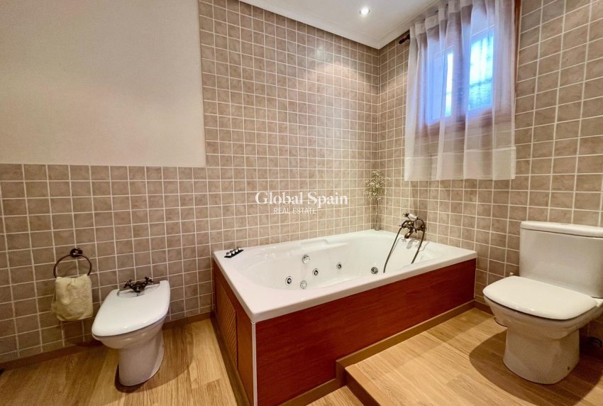 Resale - HOUSE -
EL ESPARRAGAL - Inland