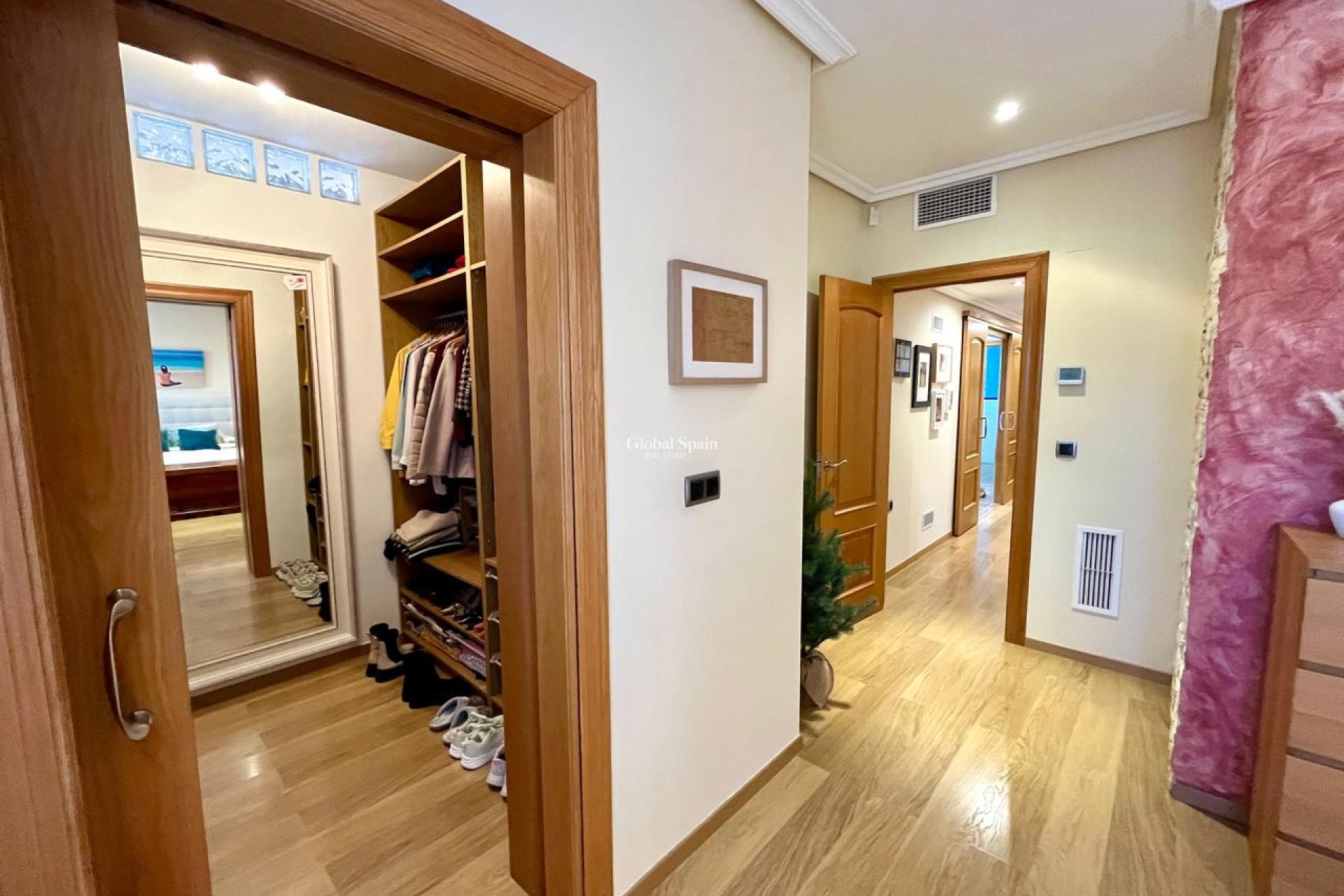 Resale - HOUSE -
EL ESPARRAGAL - Inland