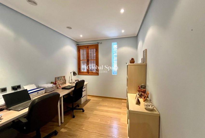 Resale - HOUSE -
EL ESPARRAGAL - Inland