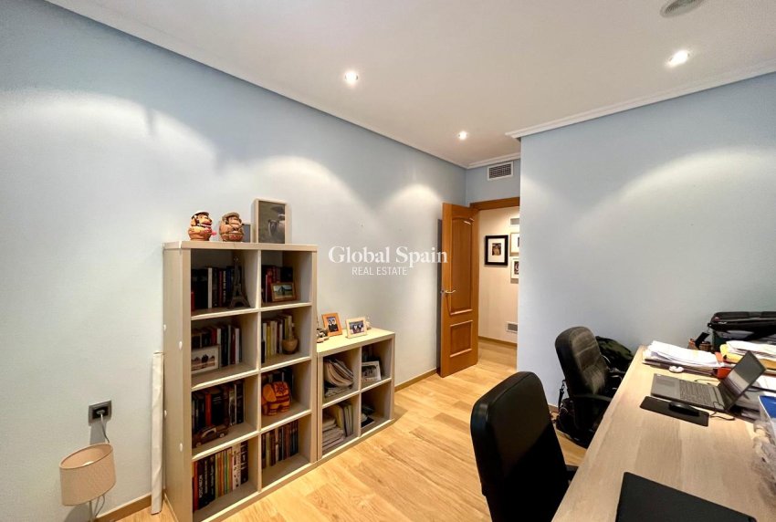 Resale - HOUSE -
EL ESPARRAGAL - Inland