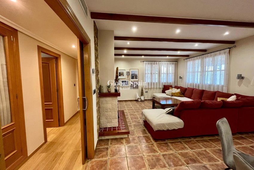 Resale - HOUSE -
EL ESPARRAGAL - Inland