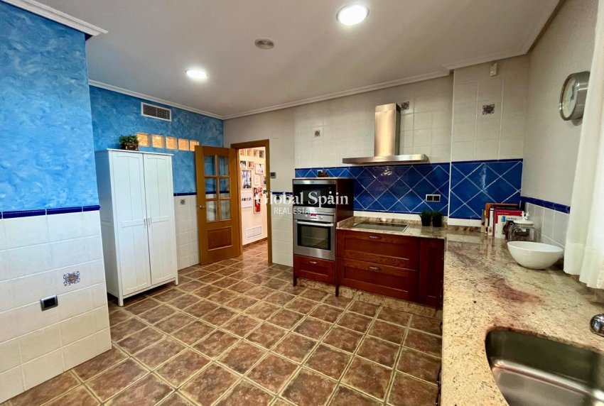 Resale - HOUSE -
EL ESPARRAGAL - Inland