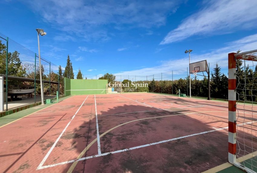 Resale - HOUSE -
EL ESPARRAGAL - Inland