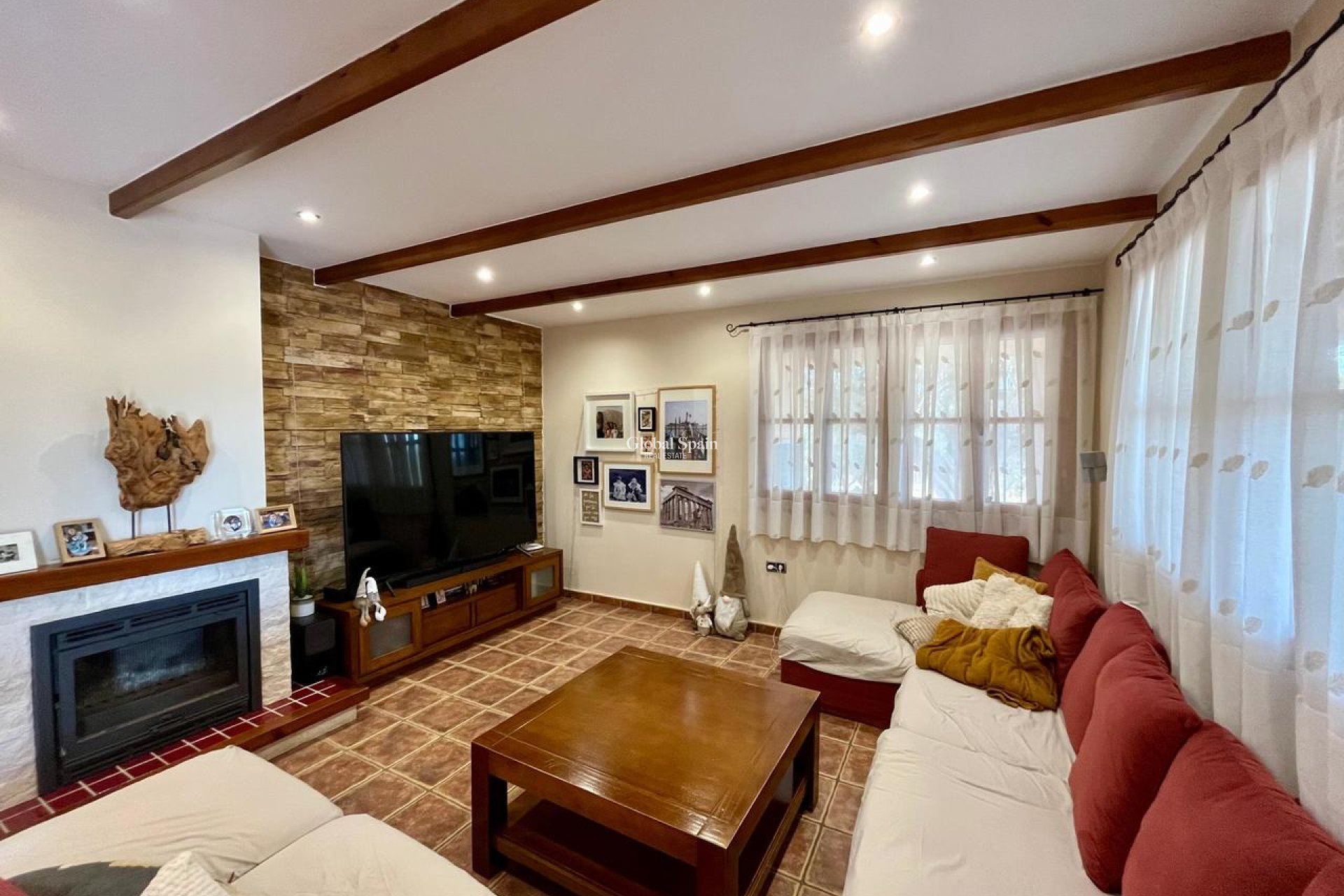 Resale - HOUSE -
EL ESPARRAGAL - Inland