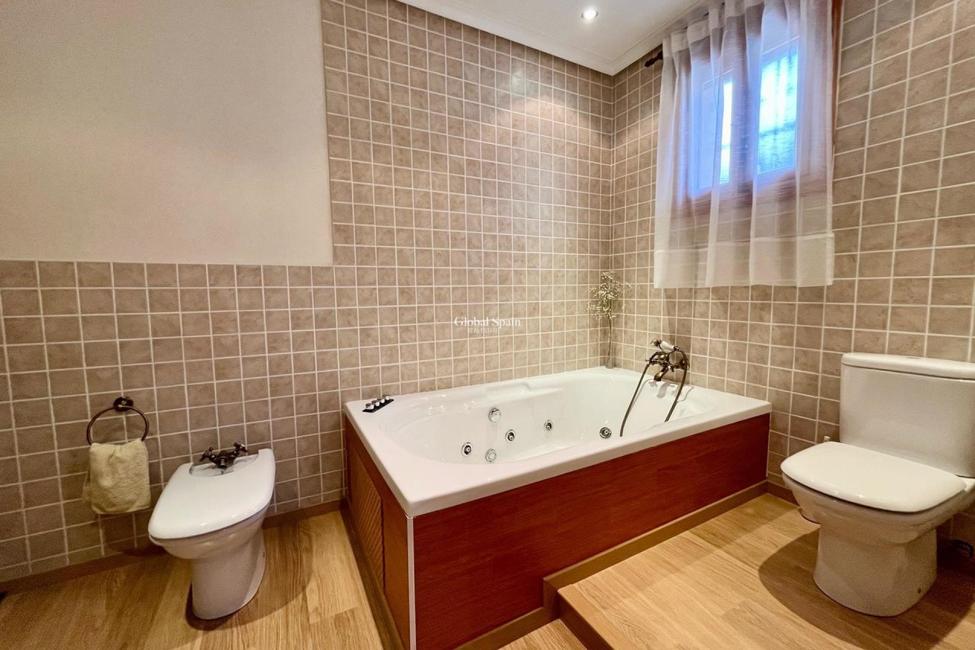 Resale - HOUSE -
EL ESPARRAGAL - Inland