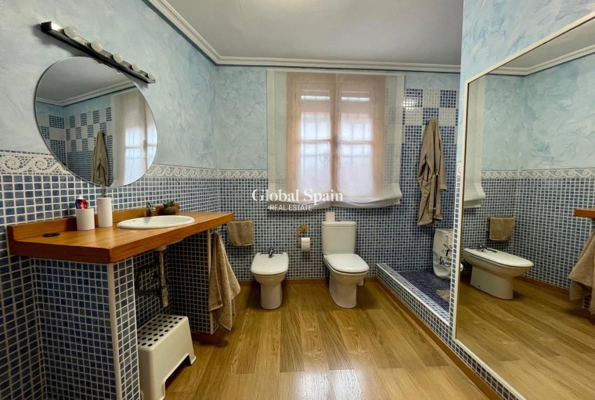 Resale - HOUSE -
EL ESPARRAGAL - Inland