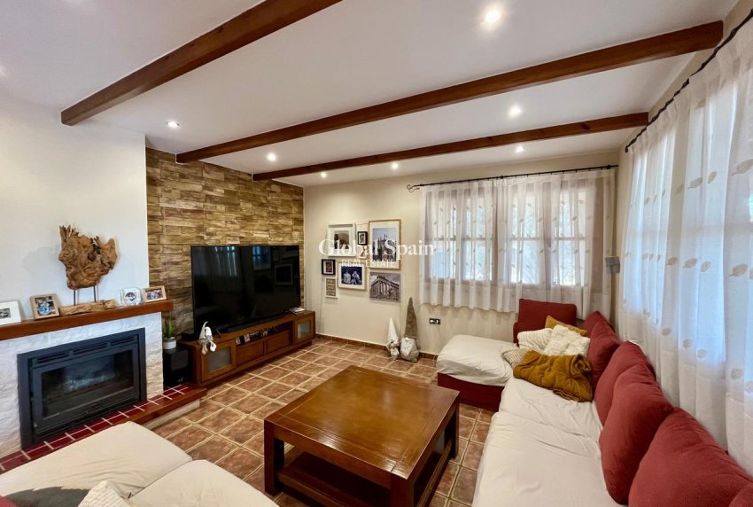 Resale - HOUSE -
EL ESPARRAGAL - Inland