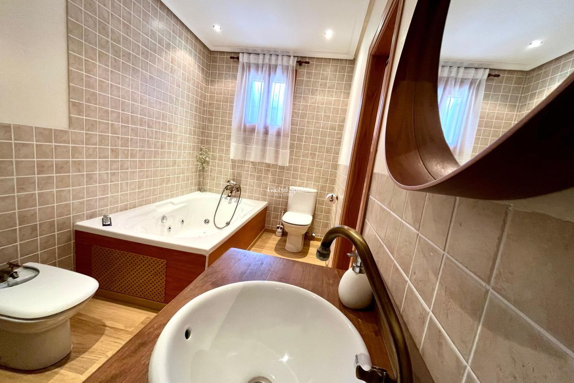 Resale - HOUSE -
EL ESPARRAGAL - Inland