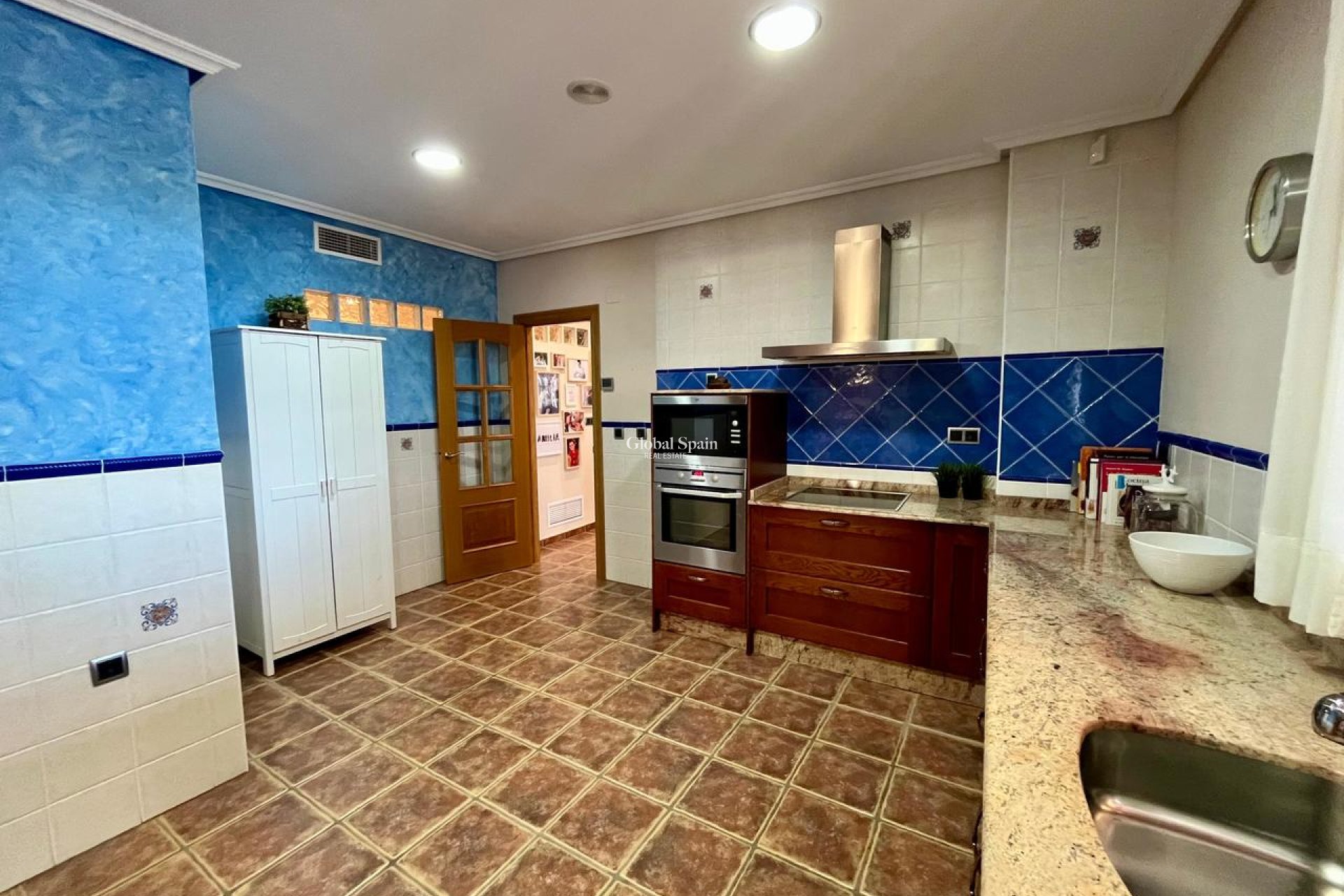 Resale - HOUSE -
EL ESPARRAGAL - Inland