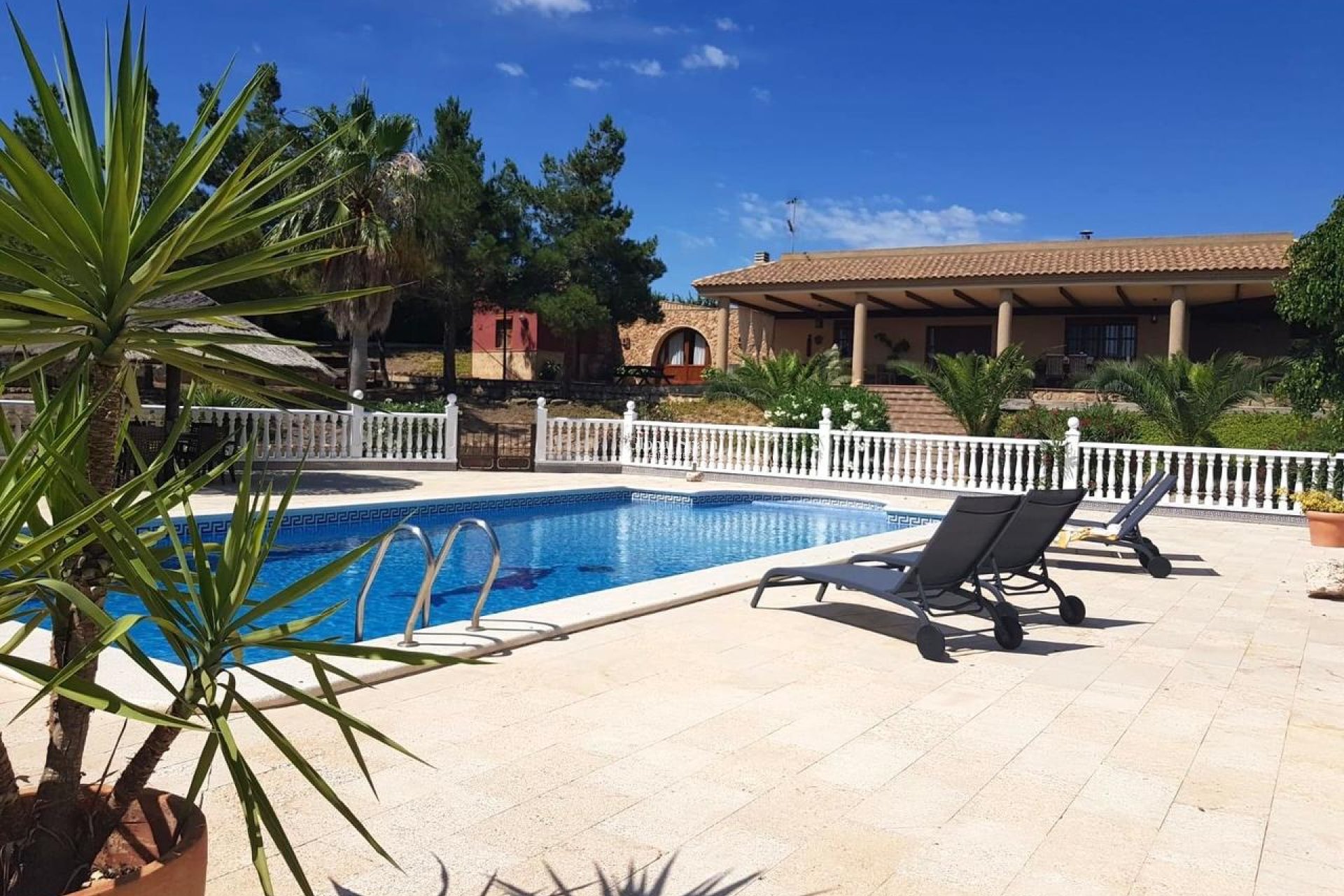 Resale - HOUSE -
EL ESPARRAGAL - Inland