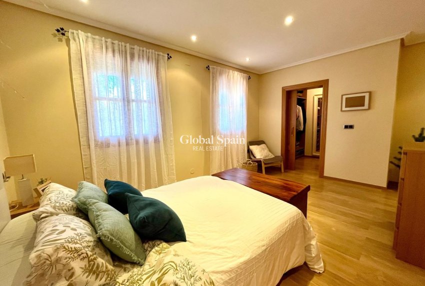 Resale - HOUSE -
EL ESPARRAGAL - Inland
