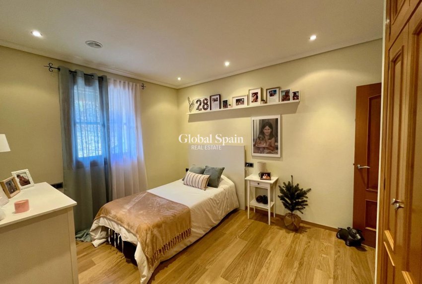 Resale - HOUSE -
EL ESPARRAGAL - Inland