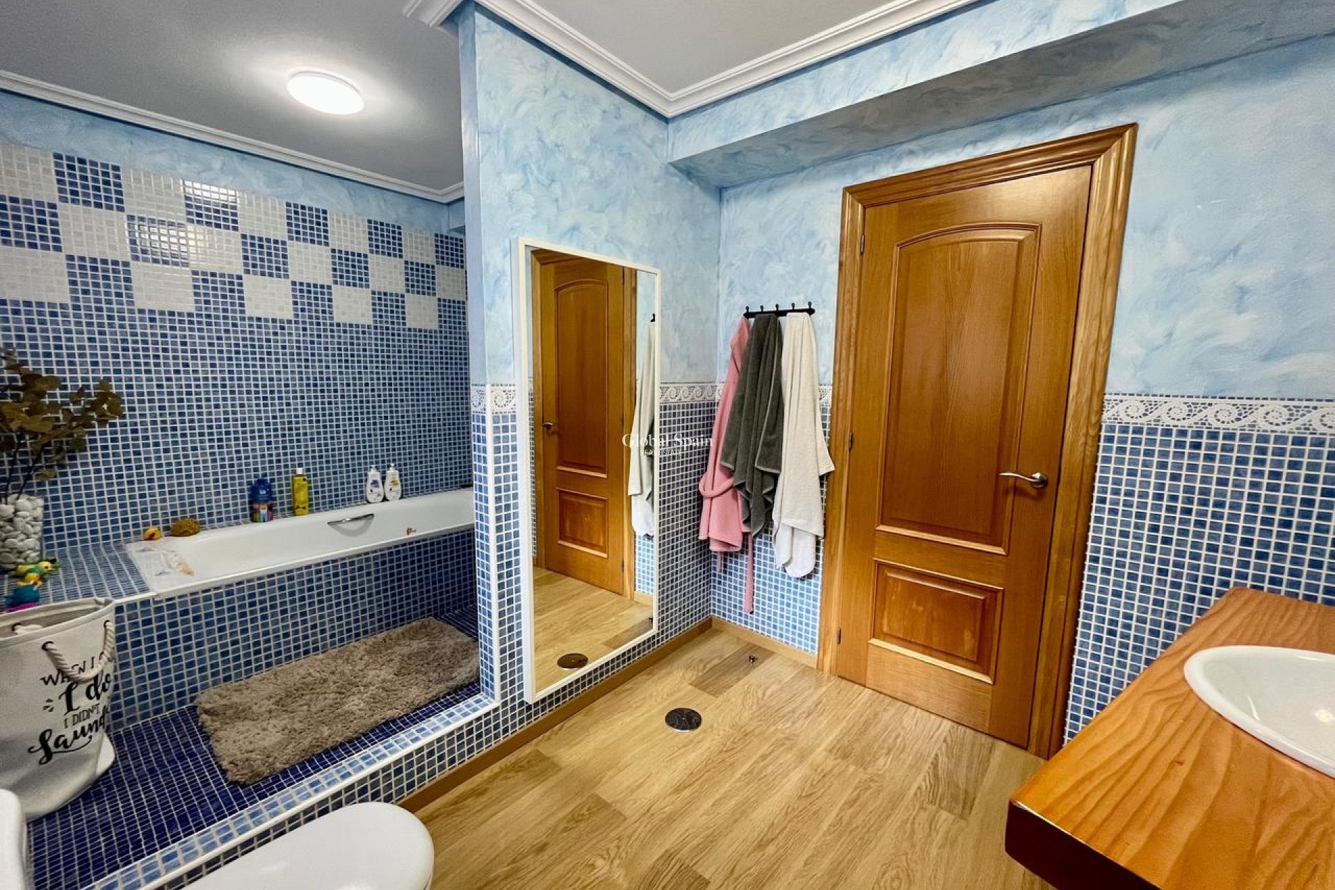 Resale - HOUSE -
EL ESPARRAGAL - Inland