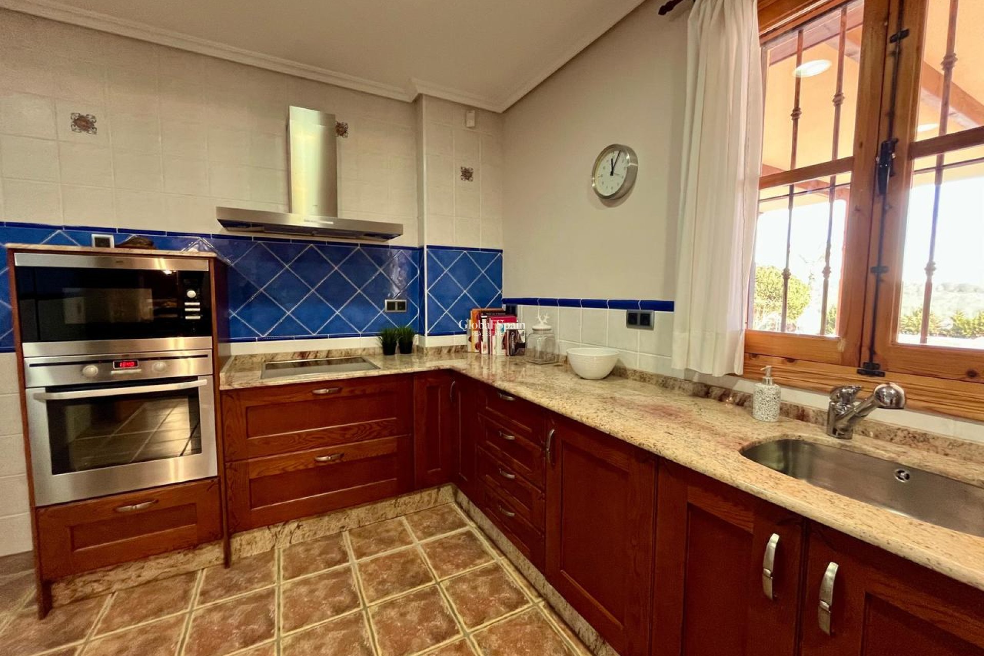 Resale - HOUSE -
EL ESPARRAGAL - Inland