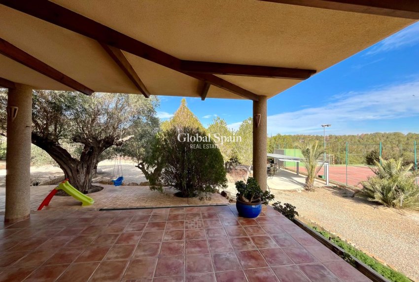 Resale - HOUSE -
EL ESPARRAGAL - Inland