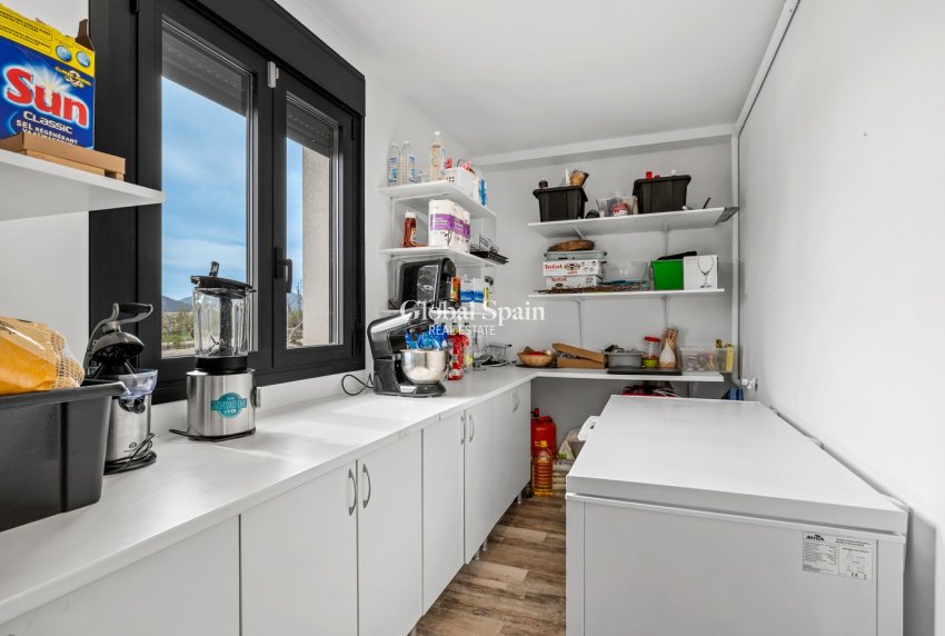 Resale - HOUSE -
EL ESPARRAGAL - Inland