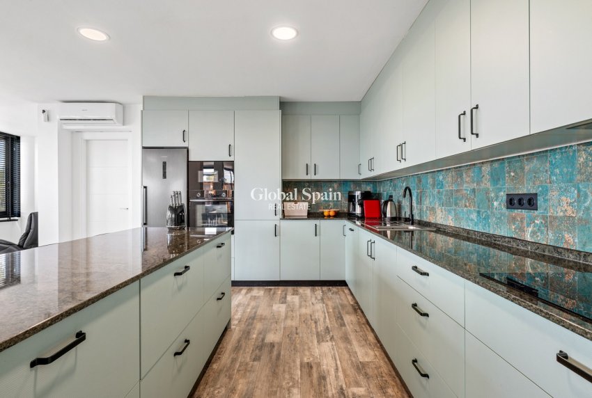 Resale - HOUSE -
EL ESPARRAGAL - Inland