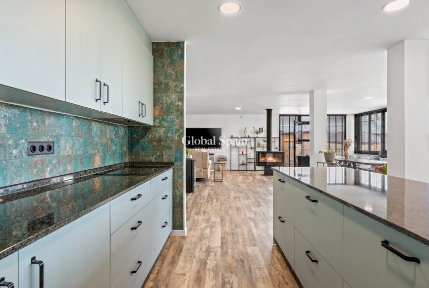 Resale - HOUSE -
EL ESPARRAGAL - Inland