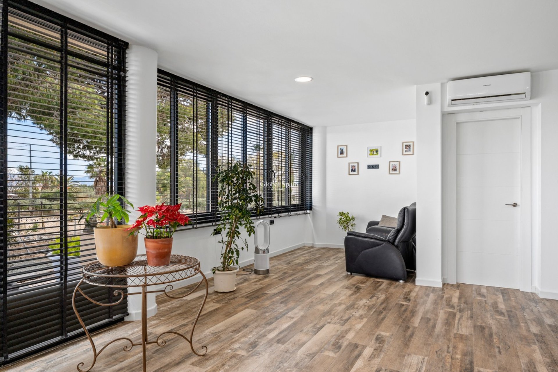 Resale - HOUSE -
EL ESPARRAGAL - Inland