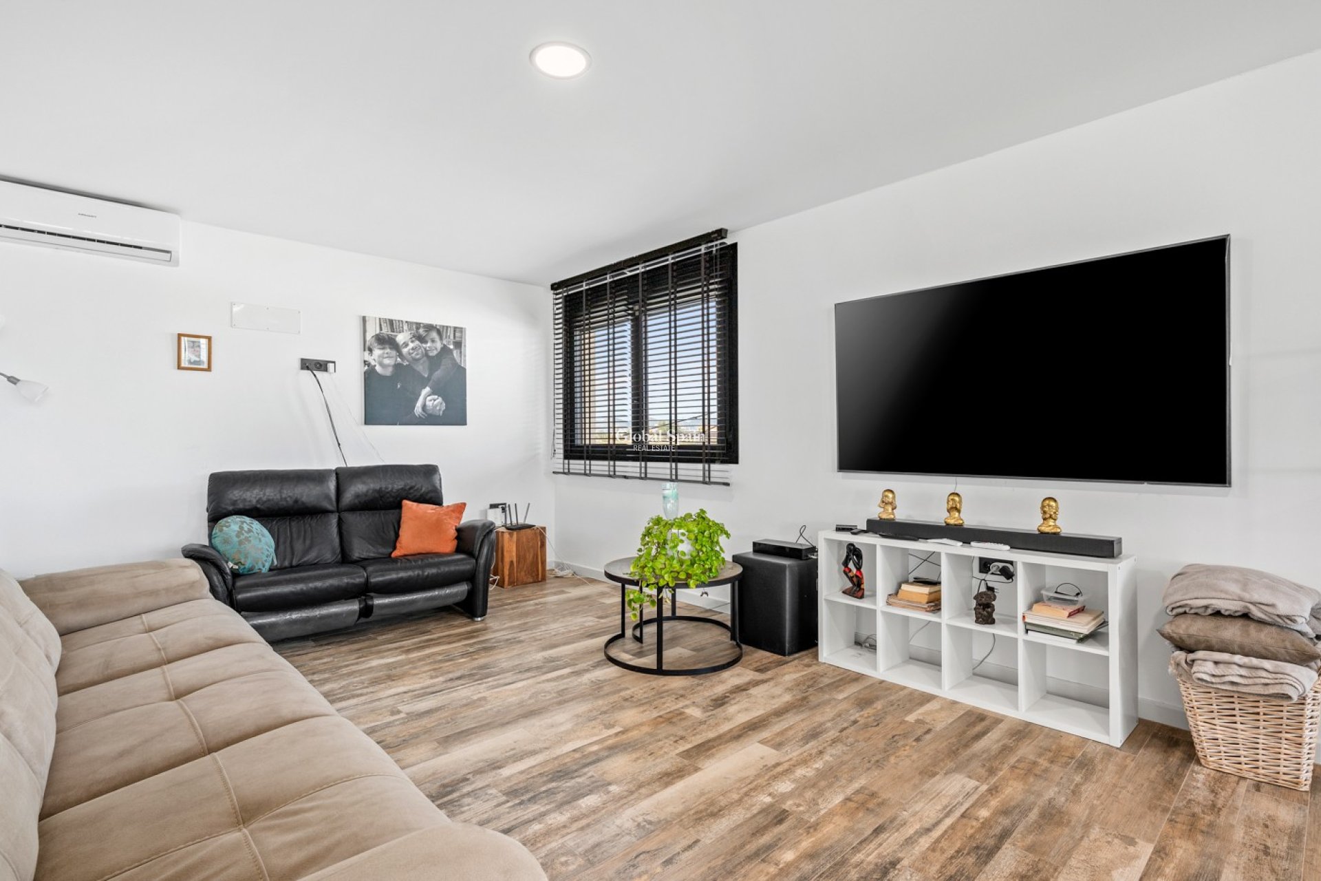 Resale - HOUSE -
EL ESPARRAGAL - Inland