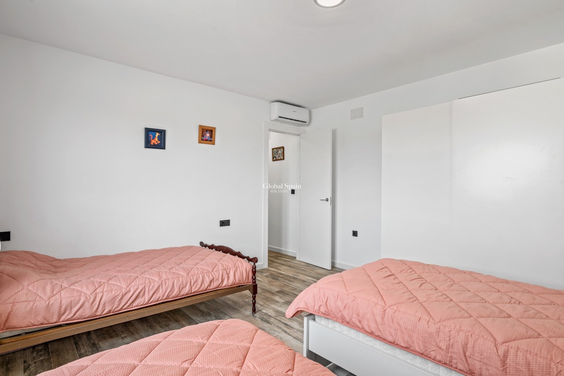 Resale - HOUSE -
EL ESPARRAGAL - Inland