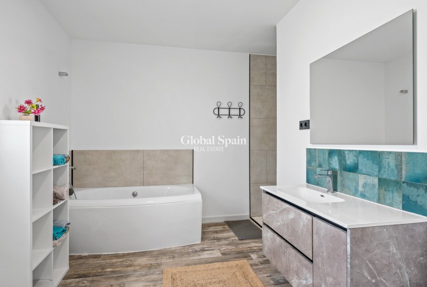 Resale - HOUSE -
EL ESPARRAGAL - Inland