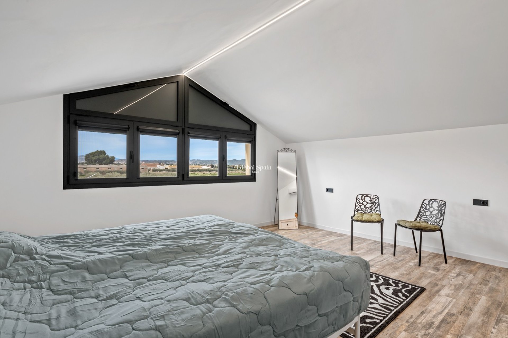 Resale - HOUSE -
EL ESPARRAGAL - Inland