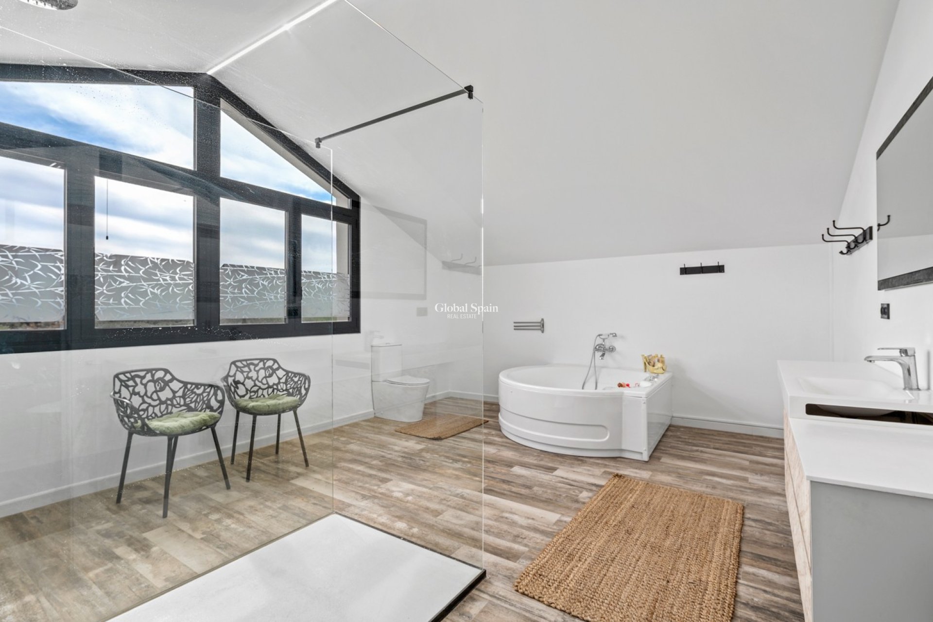 Resale - HOUSE -
EL ESPARRAGAL - Inland