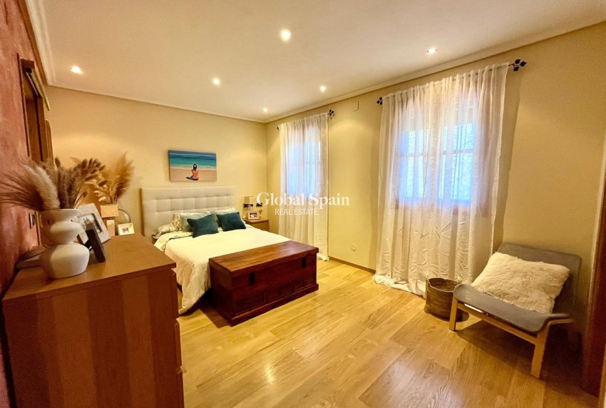 Resale - HOUSE -
EL ESPARRAGAL - Inland