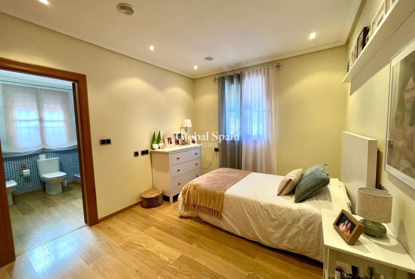 Resale - HOUSE -
EL ESPARRAGAL - Inland