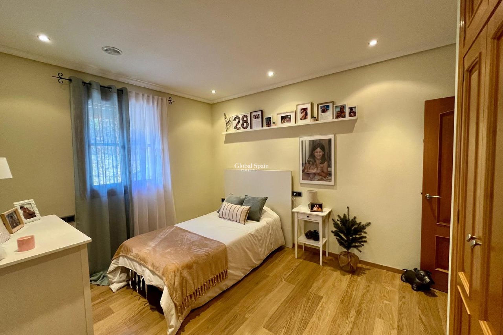 Resale - HOUSE -
EL ESPARRAGAL - Inland