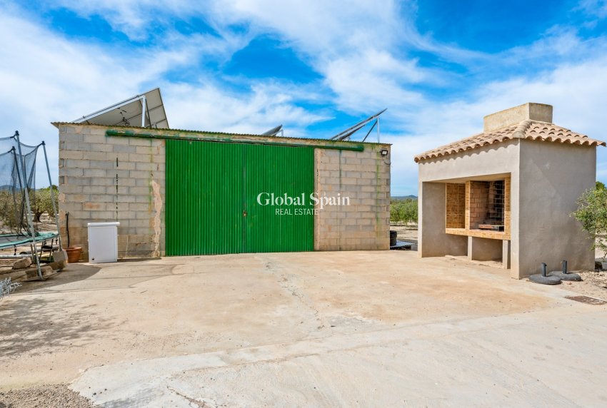 Resale - HOUSE -
EL ESPARRAGAL - Inland