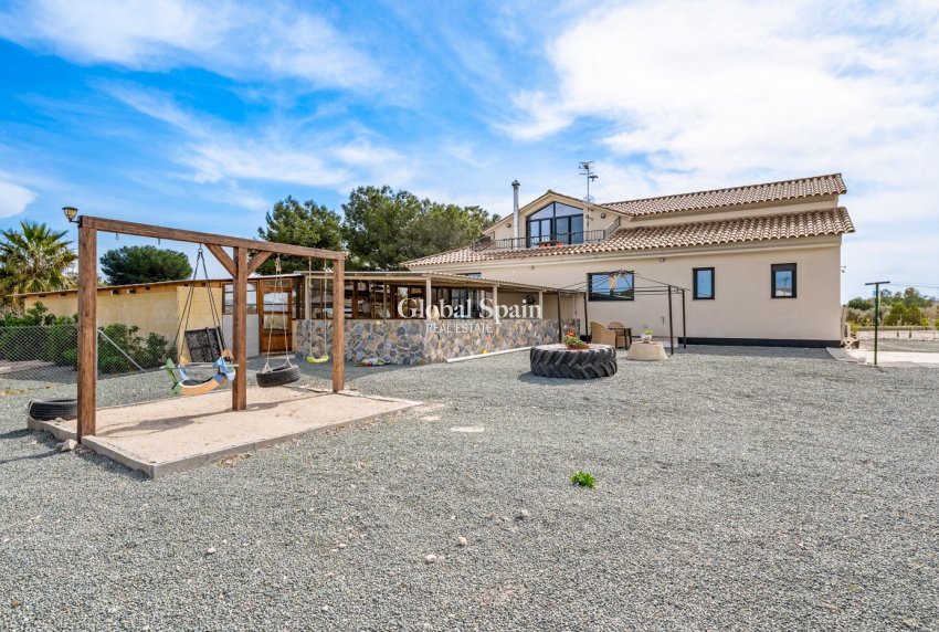 Resale - HOUSE -
EL ESPARRAGAL - Inland