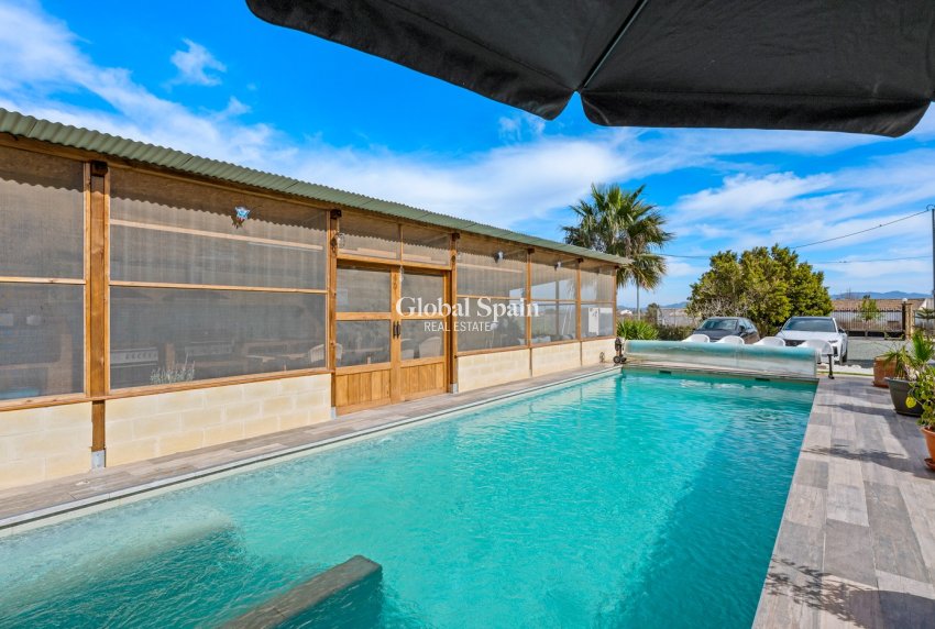 Resale - HOUSE -
EL ESPARRAGAL - Inland