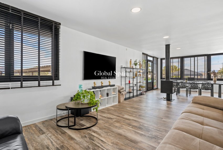 Resale - HOUSE -
EL ESPARRAGAL - Inland