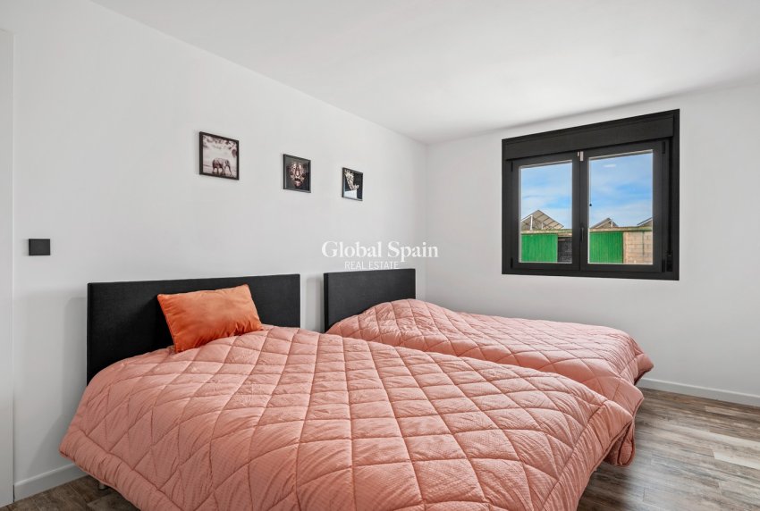 Resale - HOUSE -
EL ESPARRAGAL - Inland