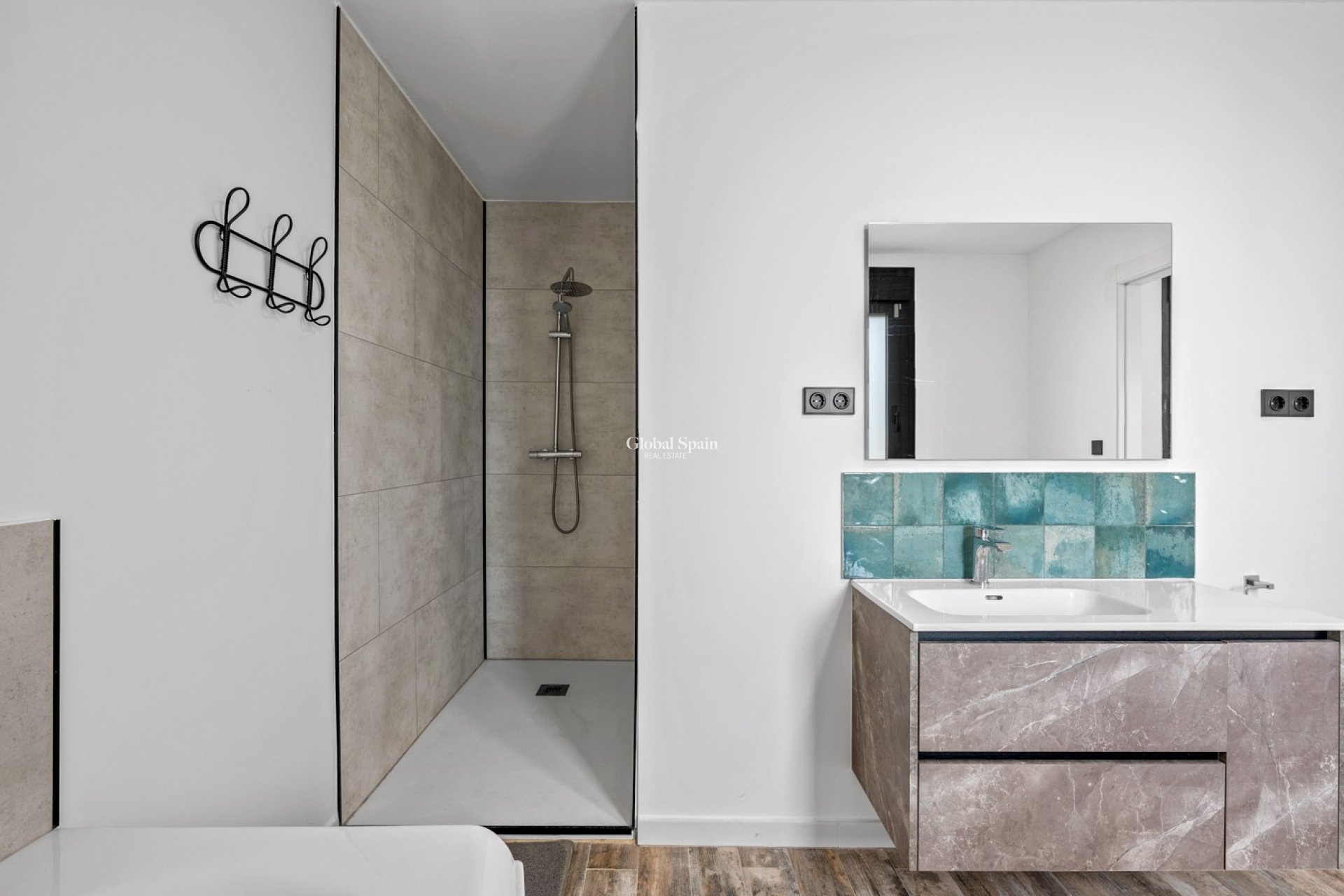 Resale - HOUSE -
EL ESPARRAGAL - Inland