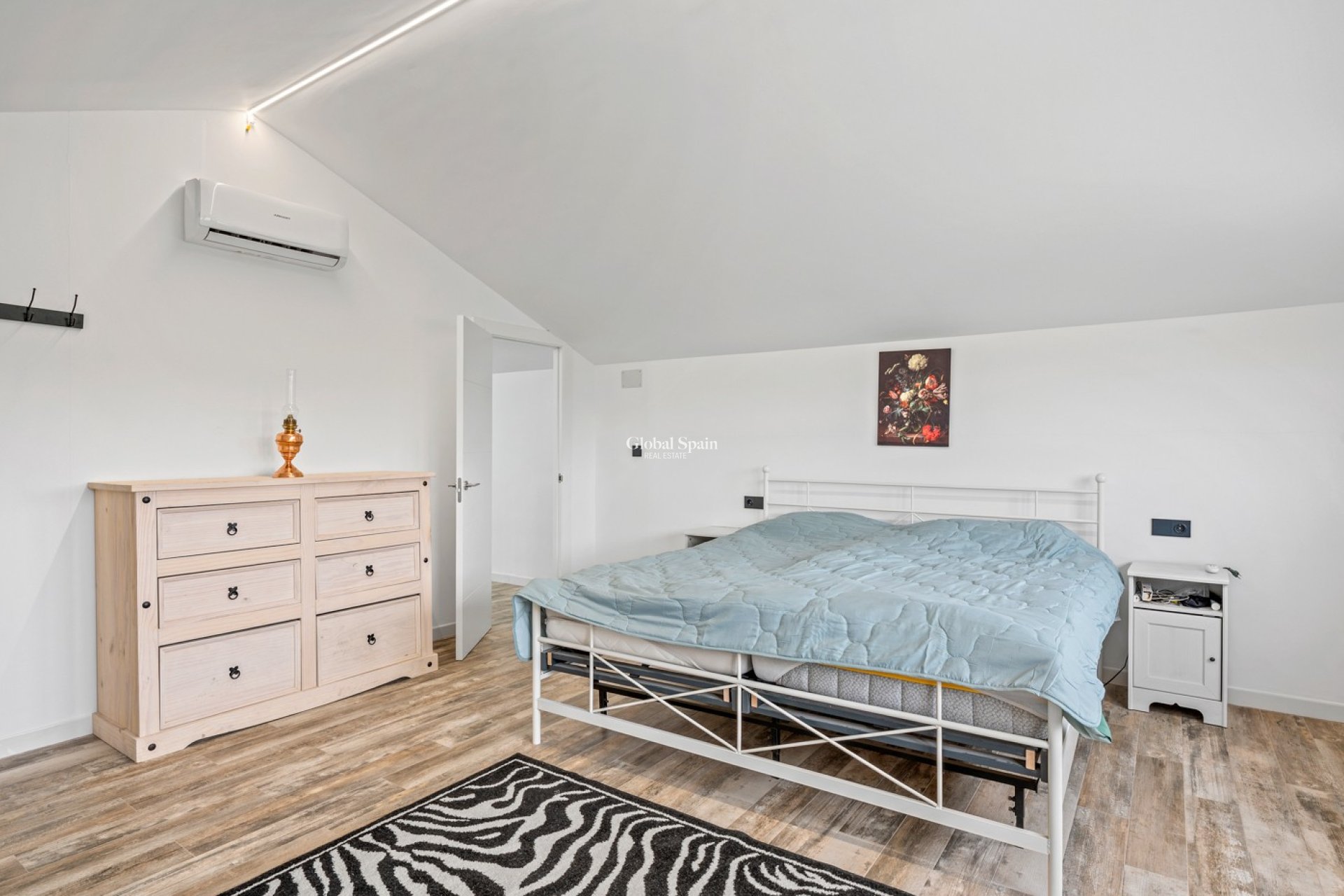 Resale - HOUSE -
EL ESPARRAGAL - Inland