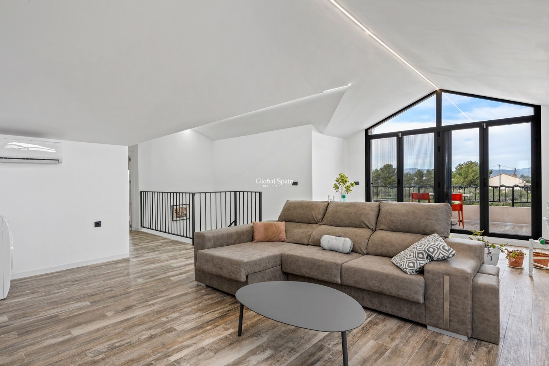 Resale - HOUSE -
EL ESPARRAGAL - Inland