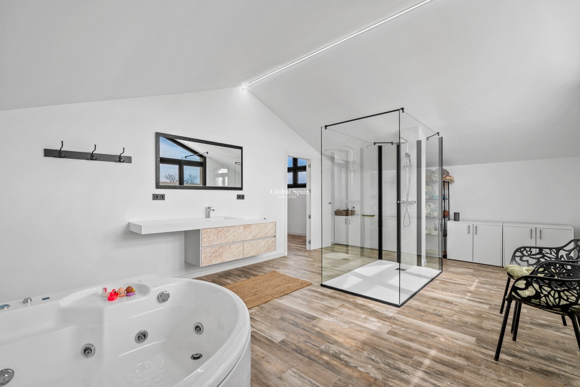 Resale - HOUSE -
EL ESPARRAGAL - Inland