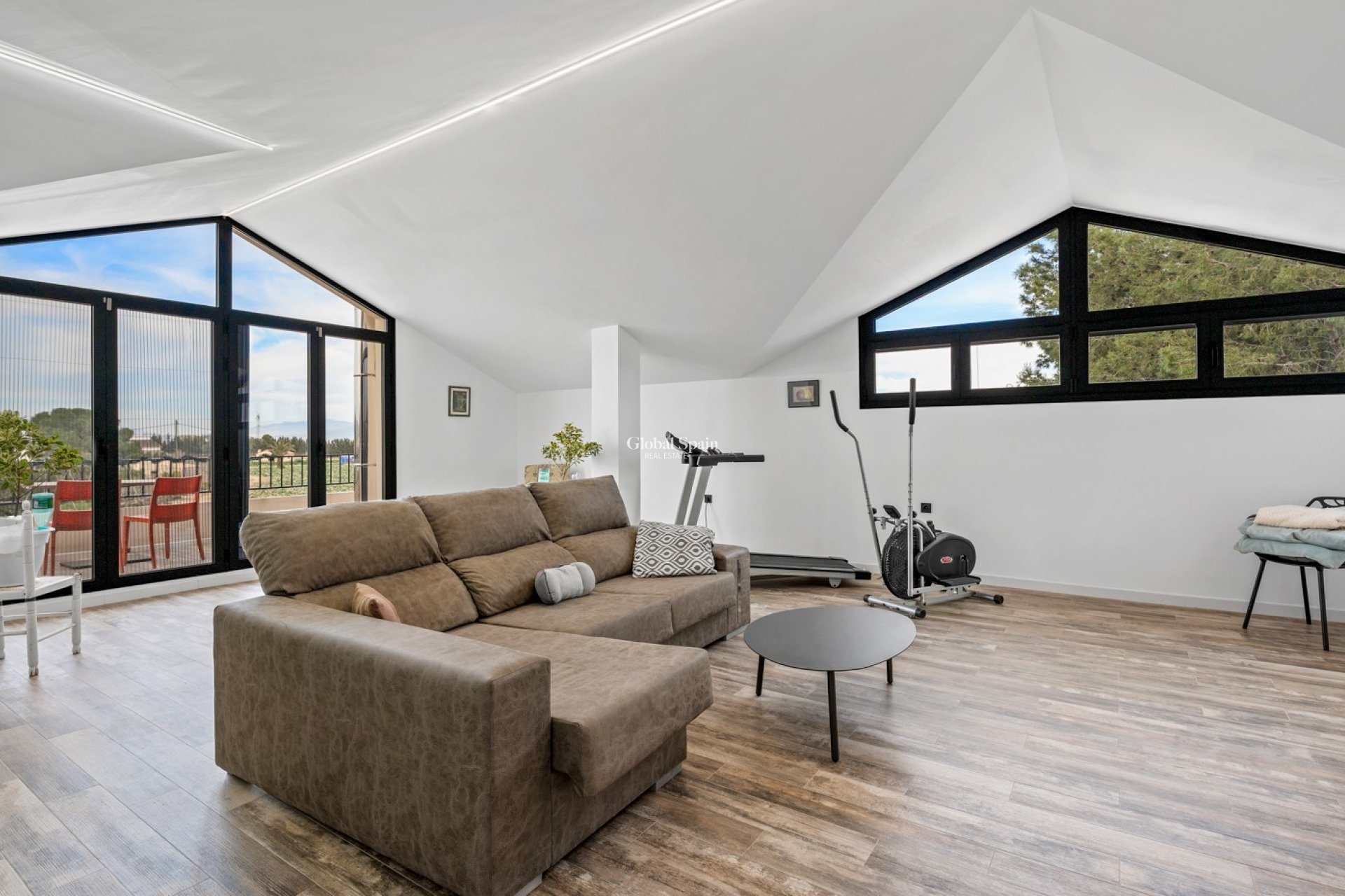 Resale - HOUSE -
EL ESPARRAGAL - Inland