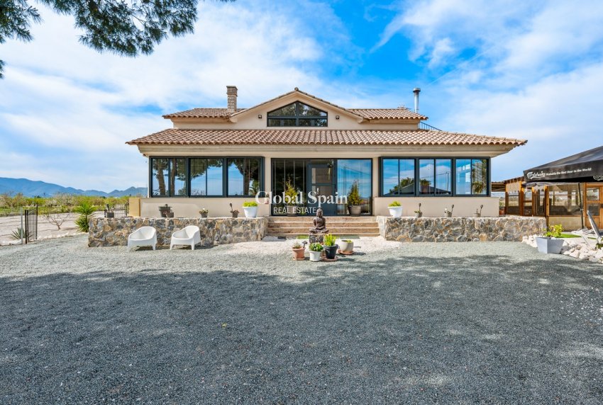 Resale - HOUSE -
EL ESPARRAGAL - Inland