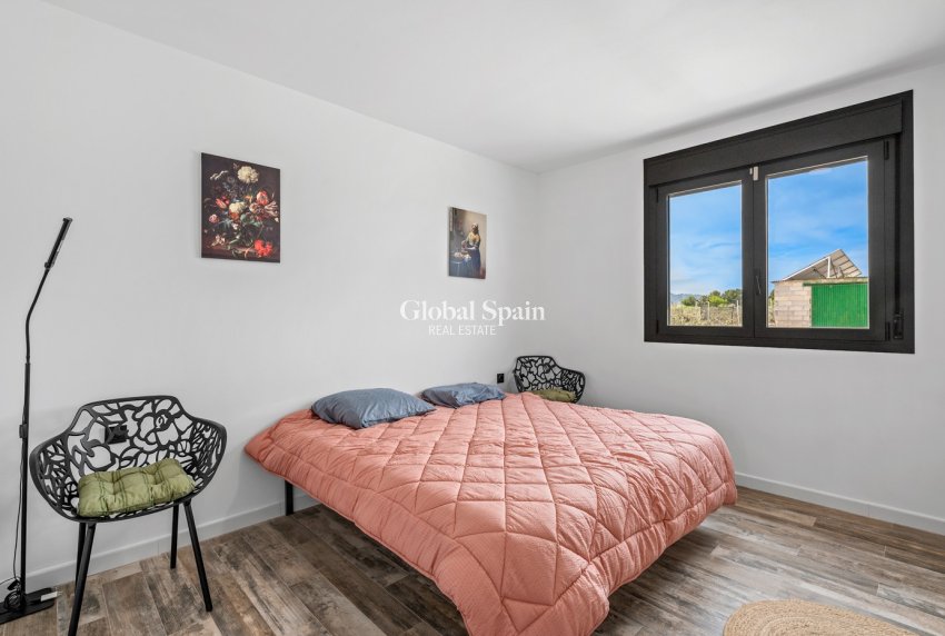 Resale - HOUSE -
EL ESPARRAGAL - Inland