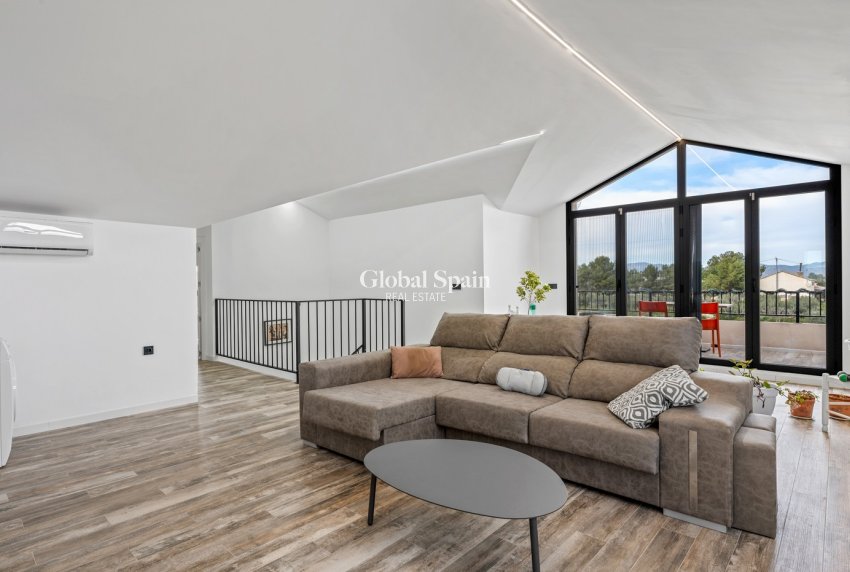 Resale - HOUSE -
EL ESPARRAGAL - Inland