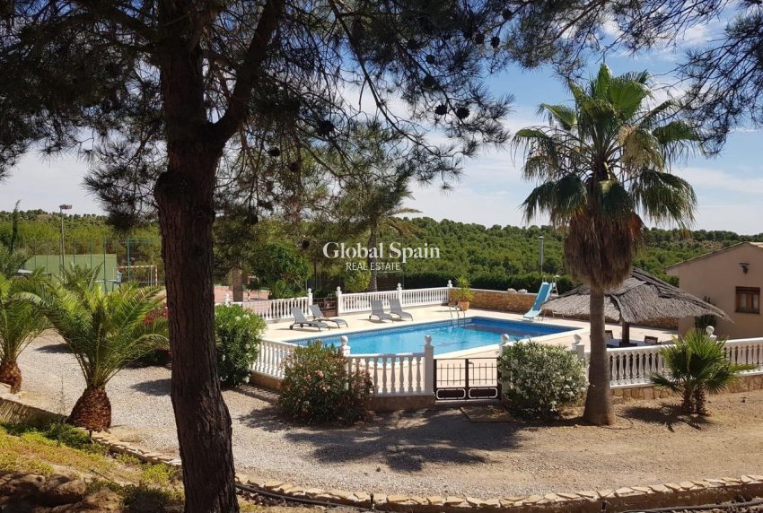 Resale - HOUSE -
EL ESPARRAGAL - Inland