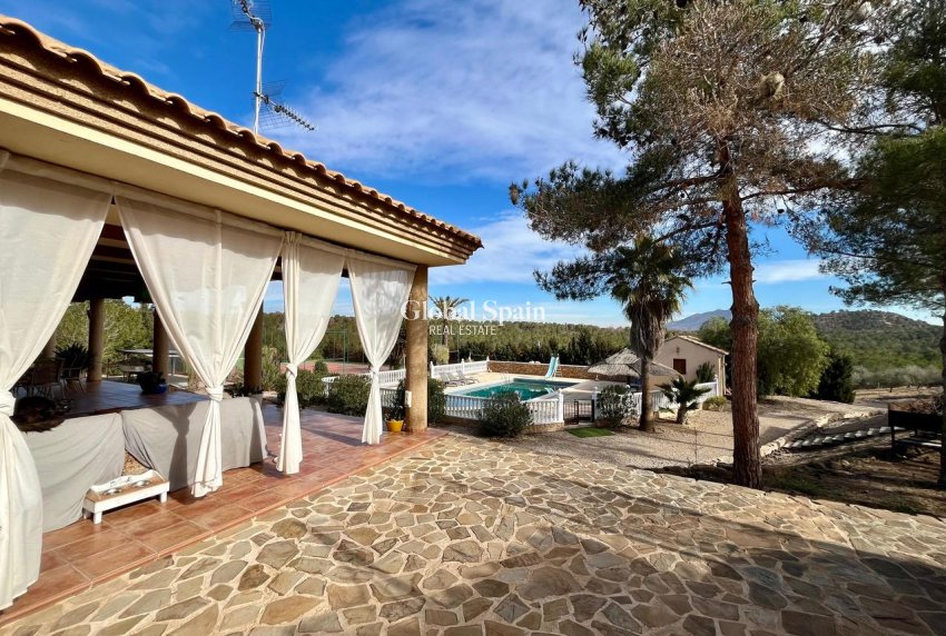 Resale - HOUSE -
EL ESPARRAGAL - Inland