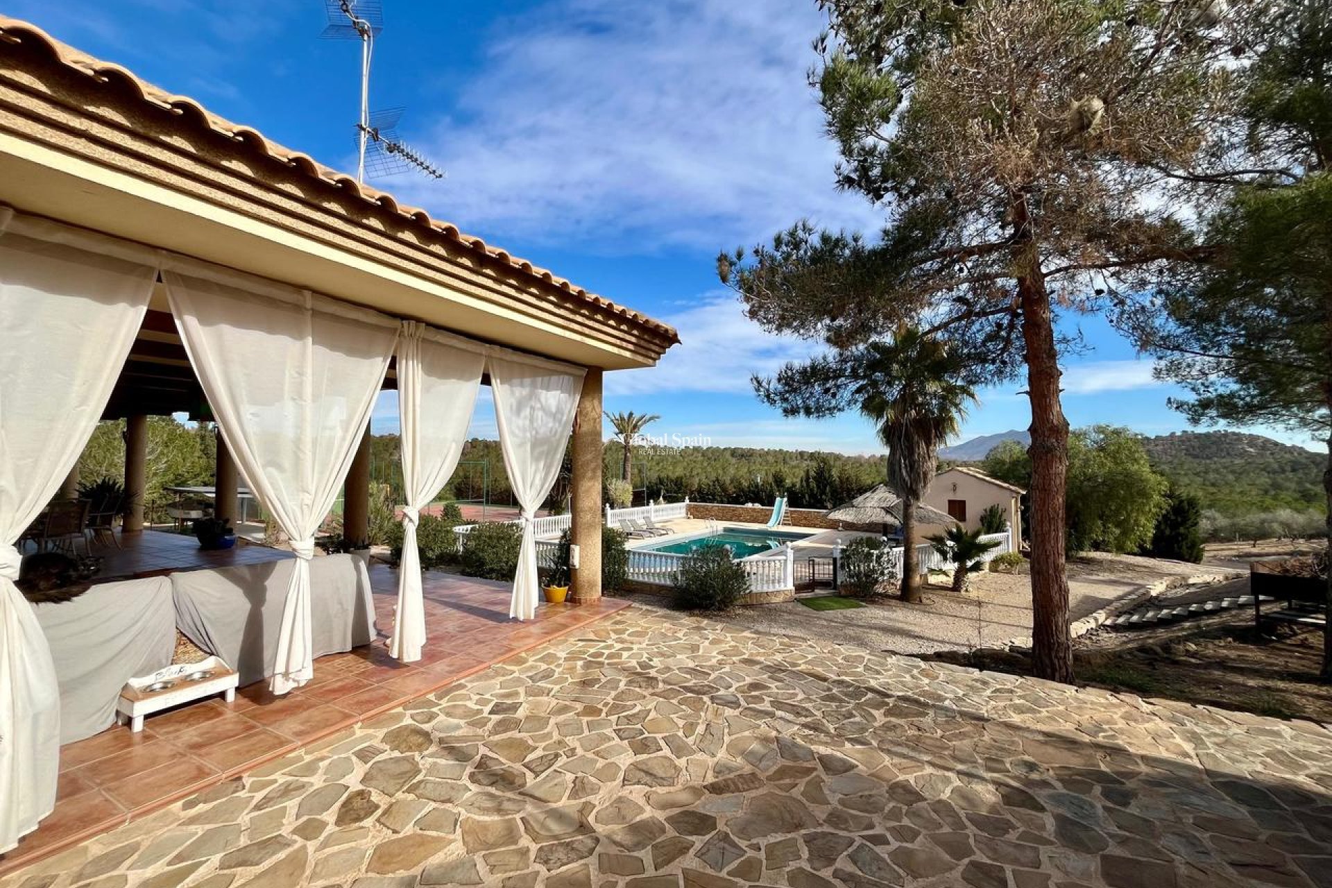 Resale - HOUSE -
EL ESPARRAGAL - Inland